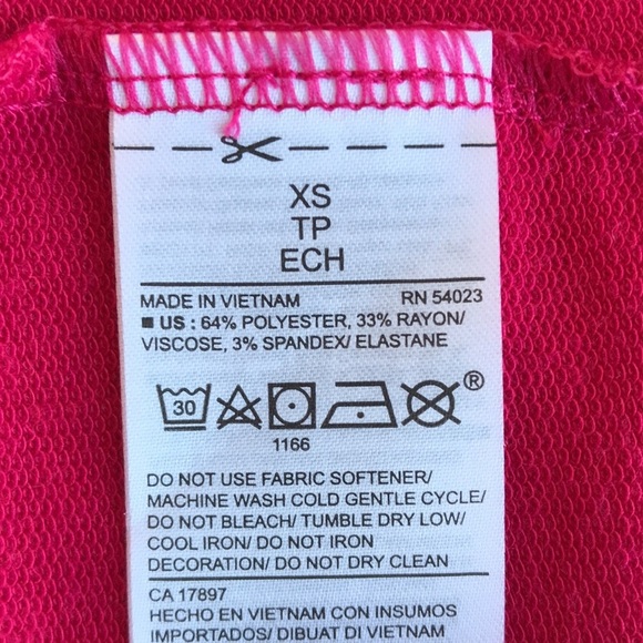 Old Navy Active raspberry workout top with back cutout and thumb holes, size XS - Picture 7 of 7